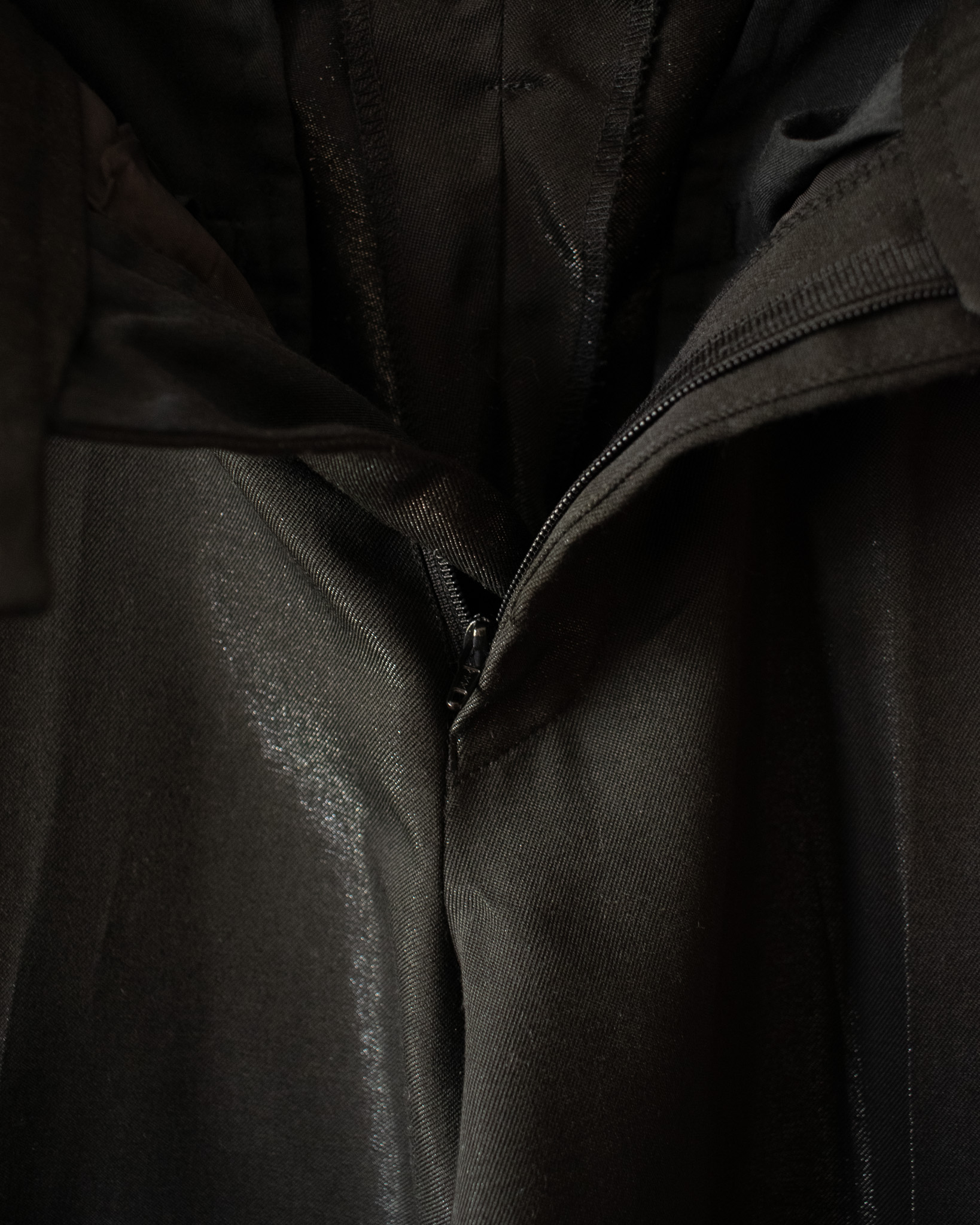 5351 POUR LES HOMMES SUIT TROUSER IN GLASSY BLACK - 29x33" - Image 5