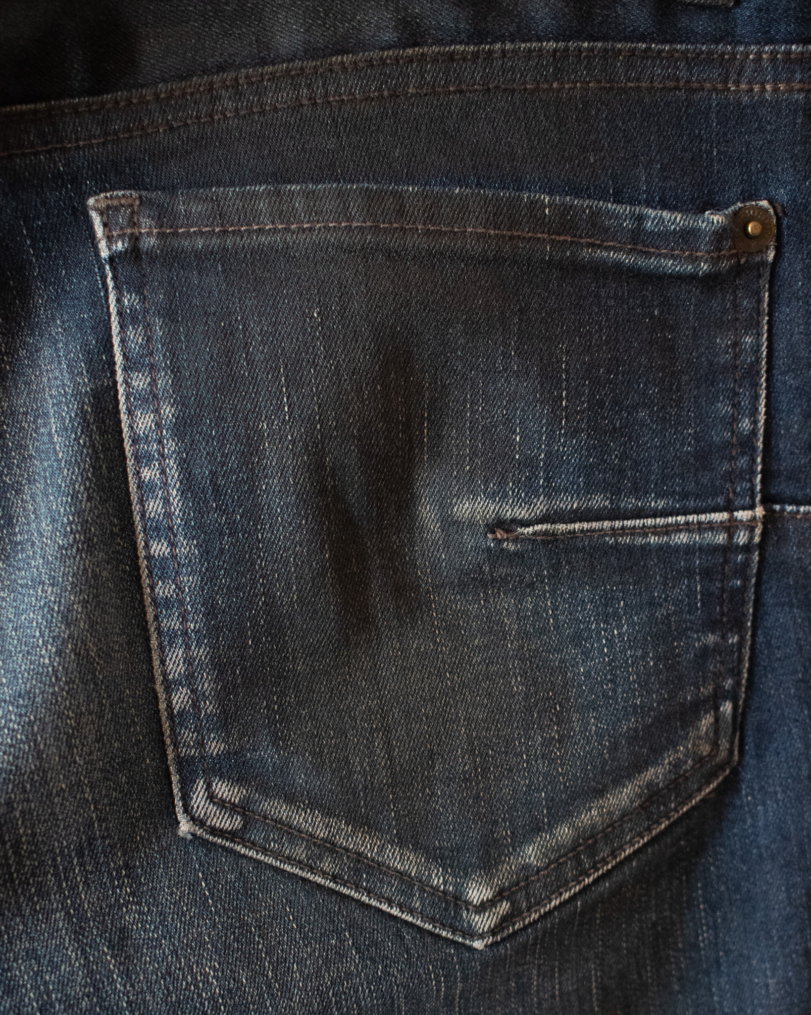 SCHLUSSEL SKINNY JEANS IN COATED BLUE DENIM - 28x32" - Image 3