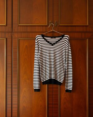 HARE STRIPED BLACK & WHITE V-NECK SWEATSHIRT - S