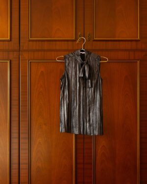 TOMMY HILFIGER SLEEVELESS LAVALIERE BLOUSE - XS